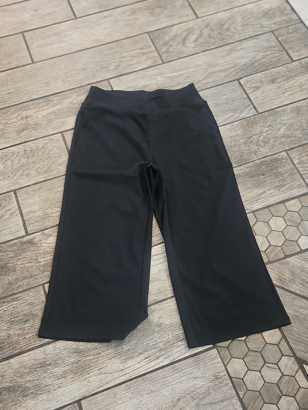Womems Black Wide-Leg Workout Leisure Capri Length Pants - Picture 1 of 4